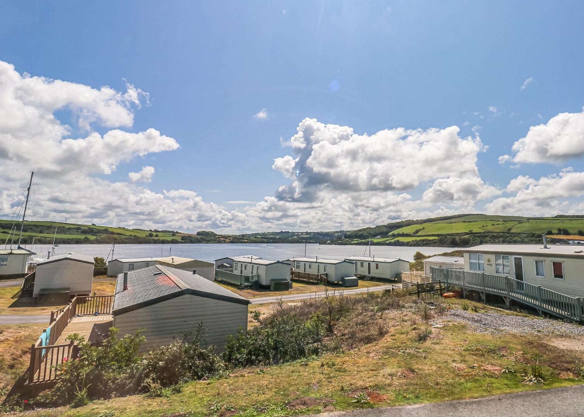 Hotel Waters Edge Leisure Park Cardigan Exterior foto