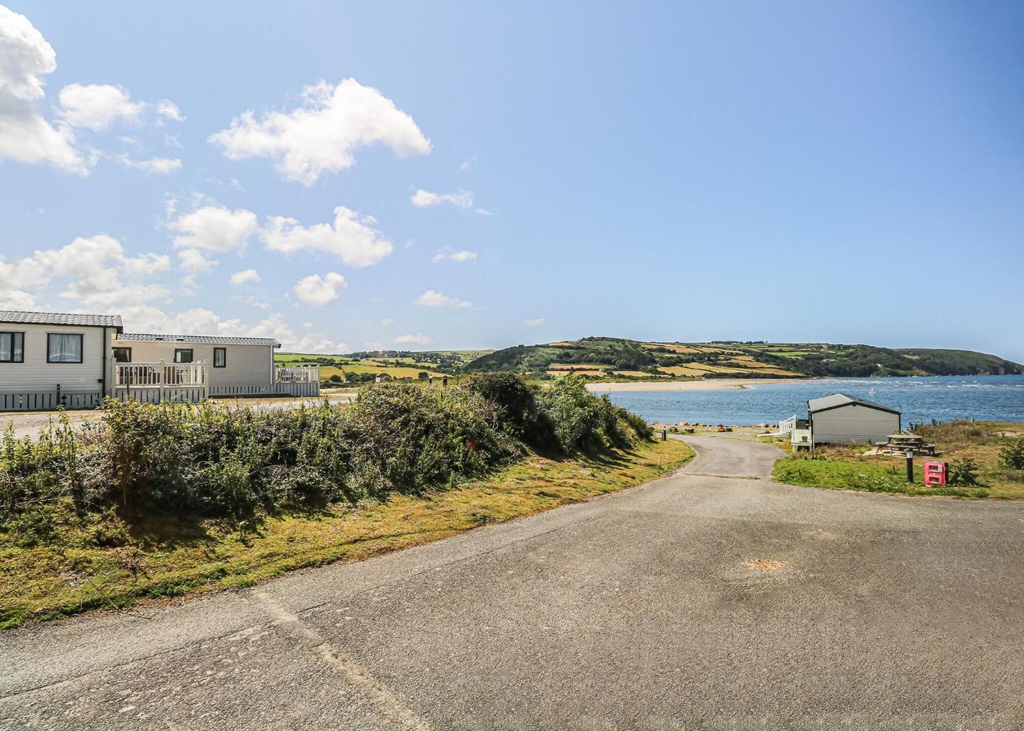 Hotel Waters Edge Leisure Park Cardigan Exterior foto